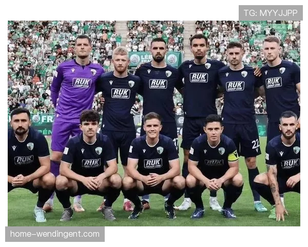 费伦茨瓦罗斯防守端协防到位 成功限制卢多戈雷茨核心球员